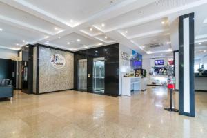 a lobby of a store with a sign on the wall at Luz Hotel by Castelo Itaipava in Foz do Iguaçu