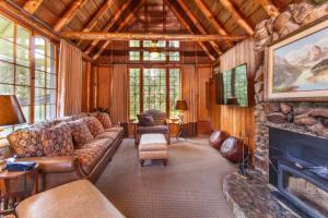a living room with a couch and a fireplace at Tahquitz Pines Retreat in Idyllwild