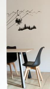 a dining room table and chairs with a santa claus sleigh at Guvi’sHome Bormio in Bormio