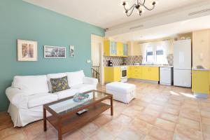 A kitchen or kitchenette at Red Queen