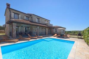 Bazén v ubytování Villa Olivetta by Istrian Country Houses nebo v jeho okolí