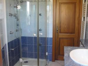 a bathroom with a shower and a sink at Gîte au calme avec 2 chambres, terrasse, jardin, BBQ et parking inclus à Breitenbach-Haut-Rhin - FR-1-744-42 in Breitenbach-Haut-Rhin +28 photos
