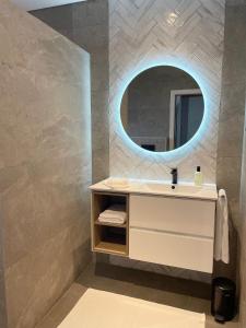 a bathroom with a sink and a mirror at Casa do Mundo Madeira in Gaula