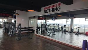 Fitnes oz. oprema za telovadbo v nastanitvi Luxury Skynest with Gym and Pool in Westlands