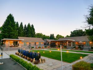 a building with a courtyard with a fountain and lights at Bann at Oak Knoll Napa in Napa