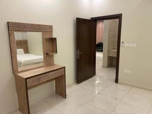 a room with a mirror and a door to a bedroom at شاليهات الأحلام in Rayyis