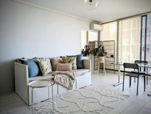 Gallery image of Ocean view apartment close to CBD with indoor pool. in Melbourne