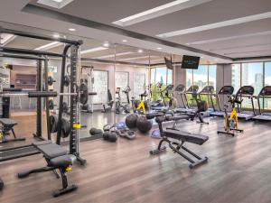 Fitness centrum a/nebo fitness zařízení v ubytování Sofitel Saigon Plaza