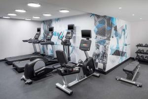 Gimnasio o equipo deportivo en DoubleTree by Hilton New York Times Square South 25 fotos más