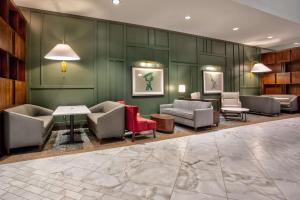 DoubleTree by Hilton Lansing的休息区