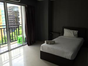 Кровать или кровати в номере Sweet Hotel Patong