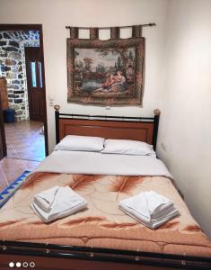 Llit o llits en una habitació de Klinitsa House Stemnitsa