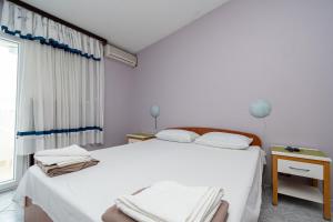 a bedroom with two beds and a window at Apartments by the sea Sveti Marko, Pag - 21654 in Pag