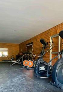 a gym with two exercise bikes and a brick wall at Alojamiento en Pereira in Pereira