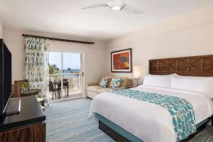 Postel nebo postele na pokoji v ubytování Marriott's Aruba Surf Club