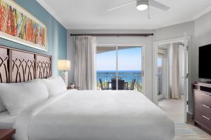 Postel nebo postele na pokoji v ubytování Marriott's Aruba Surf Club