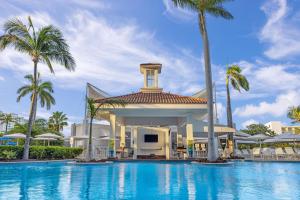 Bazén v ubytování Marriott's Aruba Surf Club nebo v jeho okolí