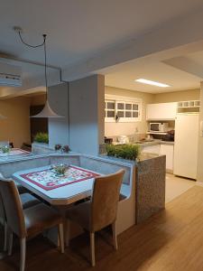 Køkken eller tekøkken på Apartamento Central em Canela