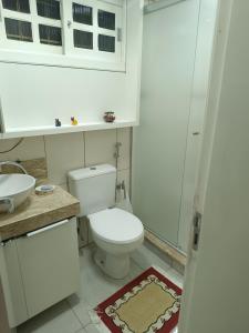 Et badeværelse på Apartamento Central em Canela + 4 billeder