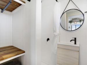 Yamba Tiny House Iris的一间浴室