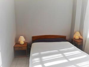 Łóżko lub łóżka w pokoju w obiekcie Appartement cosy 4 pers, proche plage et commerces, Capbreton - FR-1-239-887