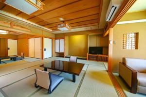 TV o dispositivi per l'intrattenimento presso Ooedo Onsen Monogatari Hotel Suiyotei