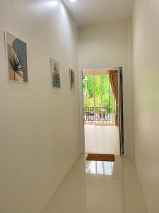 Gallery image ng private room with share bathroom at Little wild house Khaosok sa Khao Sok