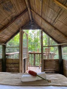 a room with a bed in a house at Hostal Dos Quebradas in Santa Marta