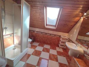 Kúpeľňa v ubytovaní Holiday home in Balatonszarszo 45813