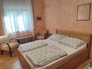 Posteľ alebo postele v izbe v ubytovaní Holiday home in Balatonszarszo 45813 + 27 fotografií