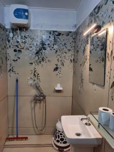 Kúpeľňa v ubytovaní Kalappura Houseboats & Tours