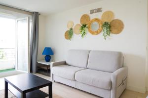 Posezení v ubytování Élégant apt avec vue Tour Eiffel & parking privé