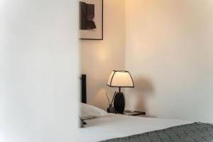 Postel nebo postele na pokoji v ubytování Shanghai Yi Du B&B - Family Suite located 500 meters away from Nanjing West Road Subway and near People's Square