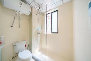 Koupelna v ubytování Shanghai Yi Du B&B - Family Suite located 500 meters away from Nanjing West Road Subway and near People's Square