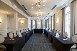 a row of desks in a room with chairs at Morrison House Old Town Alexandria, Autograph Collection in Alexandria