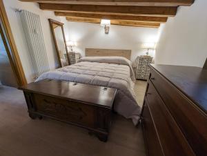 Postel nebo postele na pokoji v ubytování Mansarda con vista panoramica Limone Piemonte