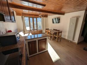 an aerial view of a kitchen and dining room at Mansarda con vista panoramica Limone Piemonte in Limone Piemonte
