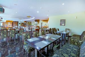 Restaurace v ubytování Hotel Dafam Pekalongan