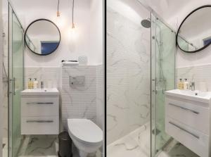 Kúpeľňa v ubytovaní Mokotowska 51 - Stylish Apartment by Noclegi Renters