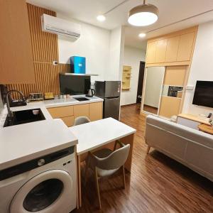 a kitchen with a washing machine in a room at K Avenue Seaview Nearby Kota Kinabalu Airport in Kota Kinabalu