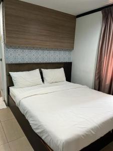 Postel nebo postele na pokoji v ubytování One Enigma Hotel