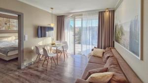 Et tv og/eller underholdning på HolidayHomePL Bel Mare 305e z sypialnią i z balkonem + 28 billeder