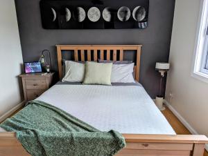 a bedroom with a bed with a green blanket on it at Lunar Escape in Glenbrook