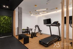 Saint Martin by Y3 Hotels, Old Town with Wellness的健身中心和/或健身设施