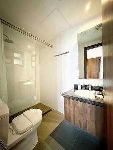Kylpyhuone majoituspaikassa Condo 2 Bedrooms Mountain view in Dalat Center Residence