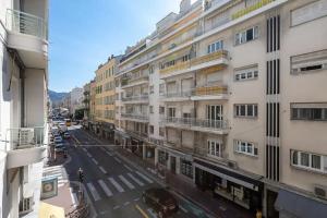 a view of a city street with buildings at Superbe f1 au cœur du carré d’or terrasse/clim in Nice