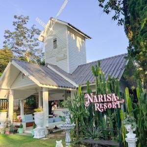 a house with a sign that reads marias resort at เนริสารีสอร์ท เขาค้อ in Ban Khao Ya Nua