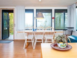 een eetkamer met een tafel en vier stoelen bij 4 person holiday home in Silkeborg in Silkeborg
