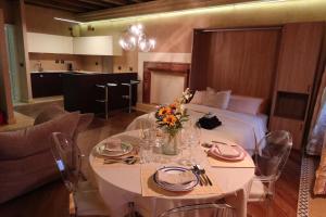 En restaurant eller et spisested på Verona Luxury Flats Piazza Erbe, floor 3