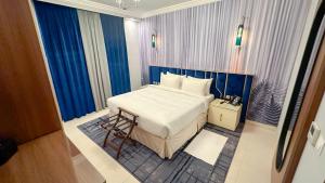 a bedroom with a large bed in a room at La Cordia Hotel Apartment in Al Madinah